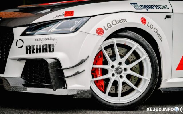 Khoang nội thất thể thao nhưng xe thể thao Audi TT 2015 vẫn tinh tế